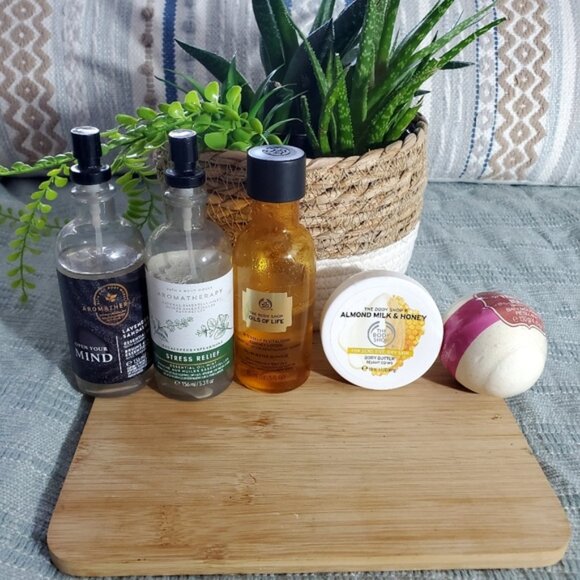 THE BODY SHOP Limited Edition Set + BATH And BODY Set - Picture 2 of 16